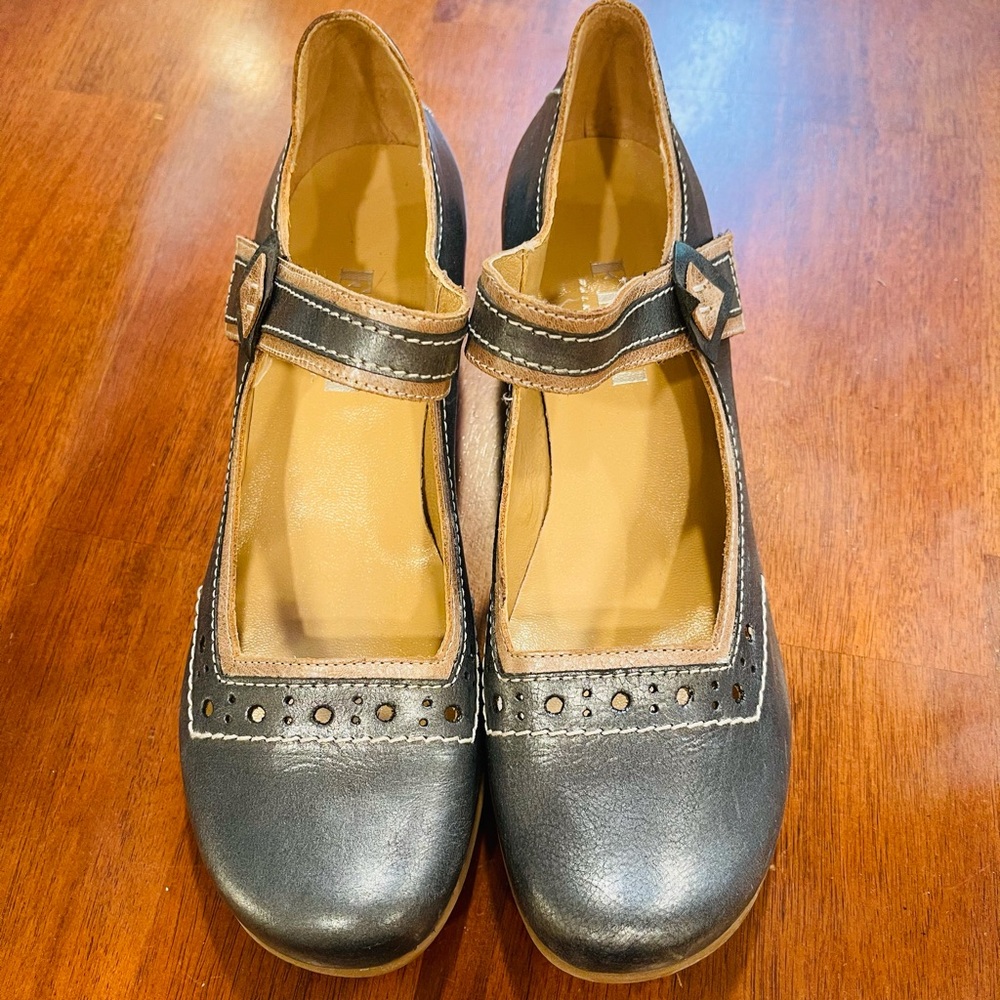 Fidji Mary Jane Heels. NWOB SZ 40.